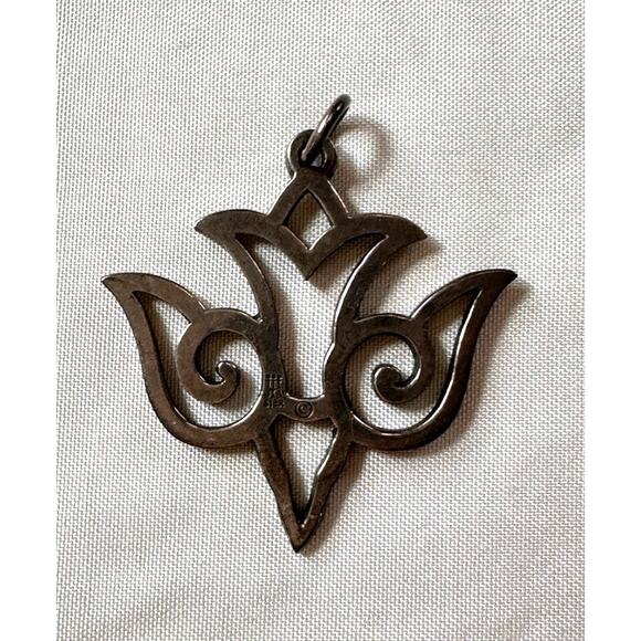 Retired James Avery Sterling Silver Large Open Descending Dove Pendant - Picture 2 of 6